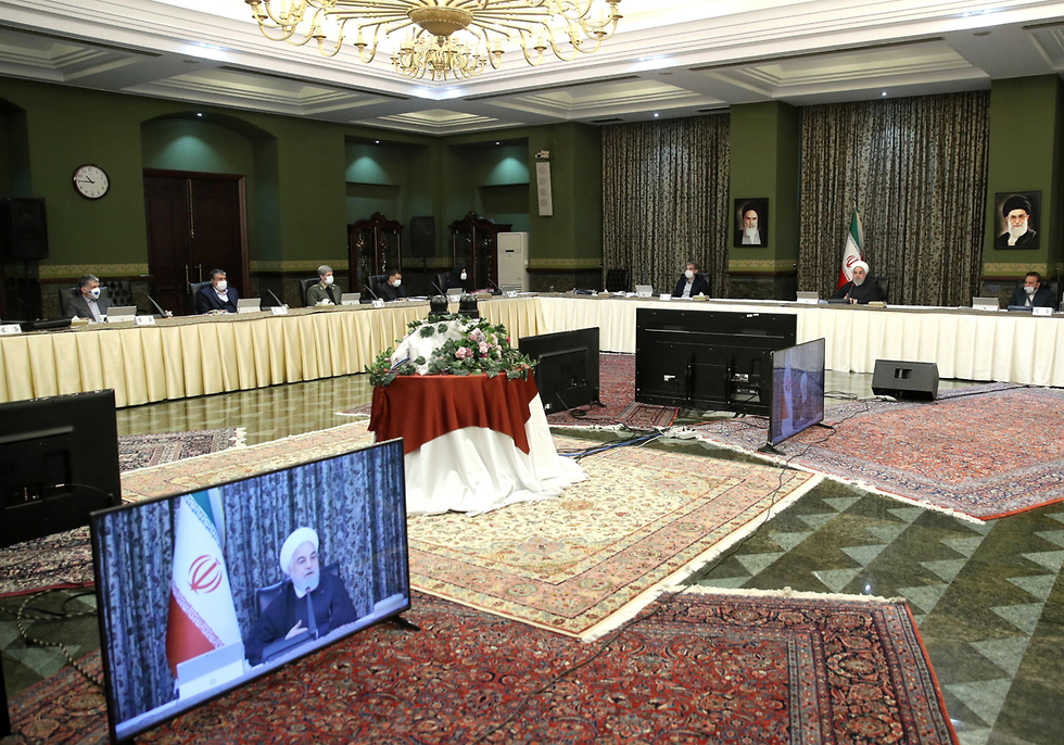 Iranian government conference over spread of coronavirus (Photo: AFP, HO, IRANIAN PRESIDENCY) נגיף קורונה ישיבת ממשלה טהרן איראן