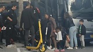 באסקוניה בכניסה לבית המלון בתל אביב