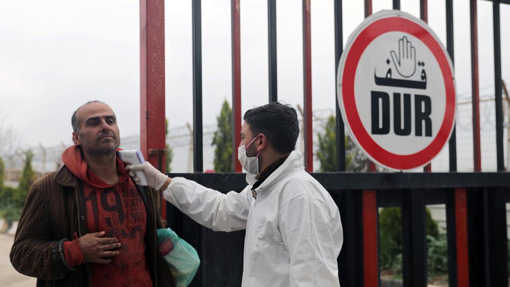 Coronavirus tests in the Syrian-Turkish border (Photo: Reuters) סוריה בדיקות נגיף קורונה גבול סוריה טורקיה