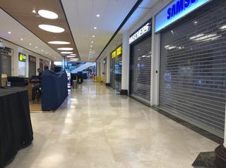 קניון מלחה ריק מאנשים בעקבות הנחיות משרד הבריאות