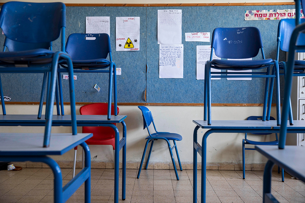 Shuttered elementary school in Ramat Gan (Photo: AP) בית ספר יסודי ב רמת גן