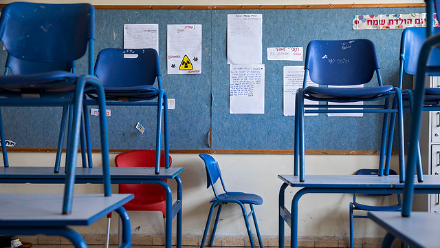 An empty classroom in Ramat Gan (Photo: AP) An empty classroom in Ramat Gan