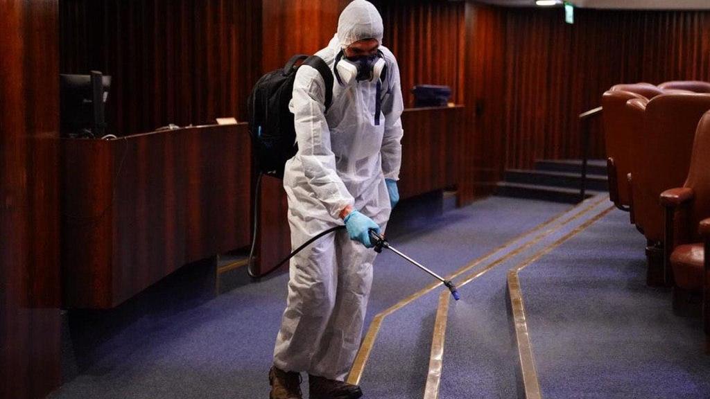 Disinfecting the Knesset plenum before new members are sworn in (Photo: Knesset Spokesperson) חיטוי הכנסת