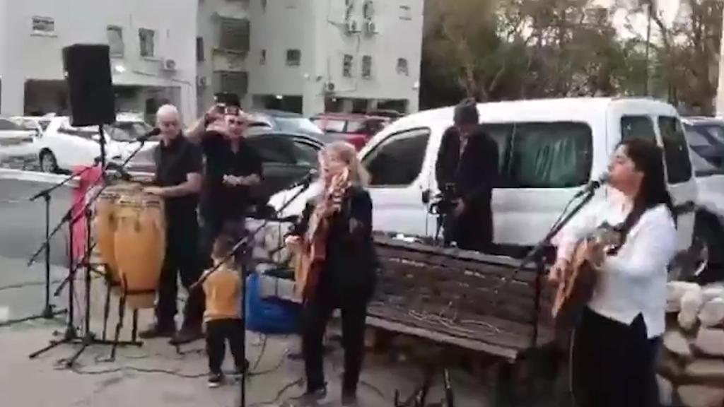 דורית ראובני ומשפחתה (צילום מסך) דורית ראובני