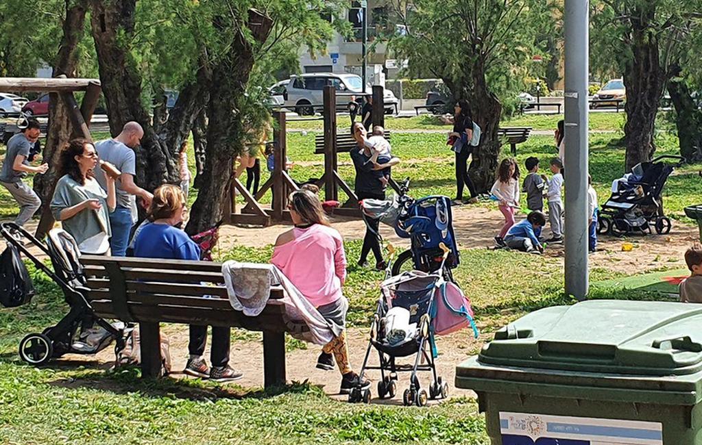 Enjoying the sunshine in Yarkon Park פרק הירקון