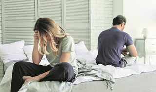 תמונתם של בני זוג בגירושים בגלל בידוד