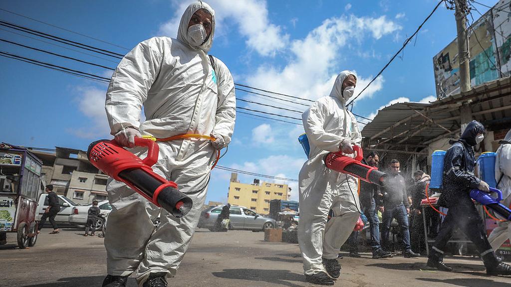 Decontaminating Gaza's streets amid the coronavirus outbreak (Photo: EPA) Decontaminating Gaza's streets amid the coronavirus outbreak