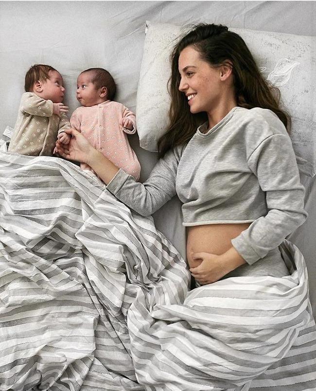 מספיק חומר לסרט באורך מלא. ירדן הראל עם התאומים לני וגפן