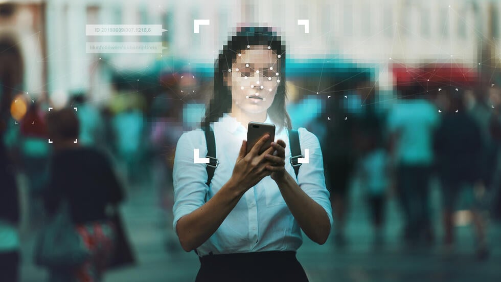 הפרת פרטיות? (צילום: Shutterstock) הפרת פרטיות?