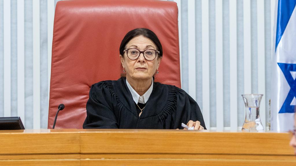 Supreme Court Chief Justice Esther Hayut דיון בעתירות נגד השבתת הכנסת