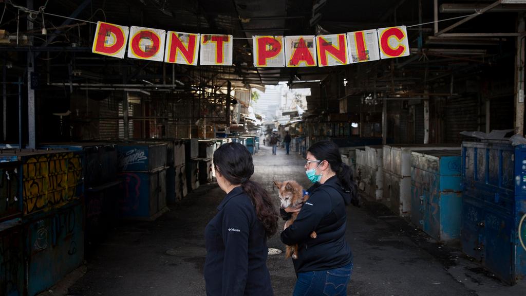 The shuttered Carmel Market in Tel Aviv (צילום: AP) נגיף הקורונה בתל אביב ישראל