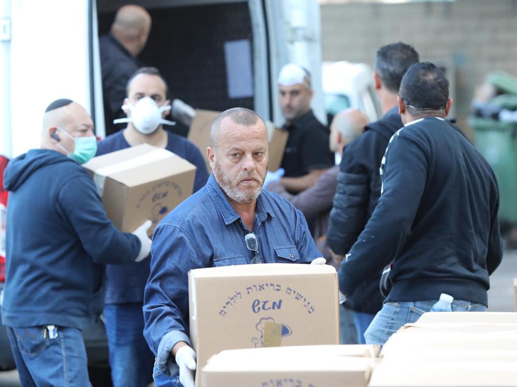 Food distribution for Israel's elderly population during the coronavirus pandemic (Photo: GPO) מבצע חלוקת המזון לקשישים בצל התפשטות נגיף הקורונה