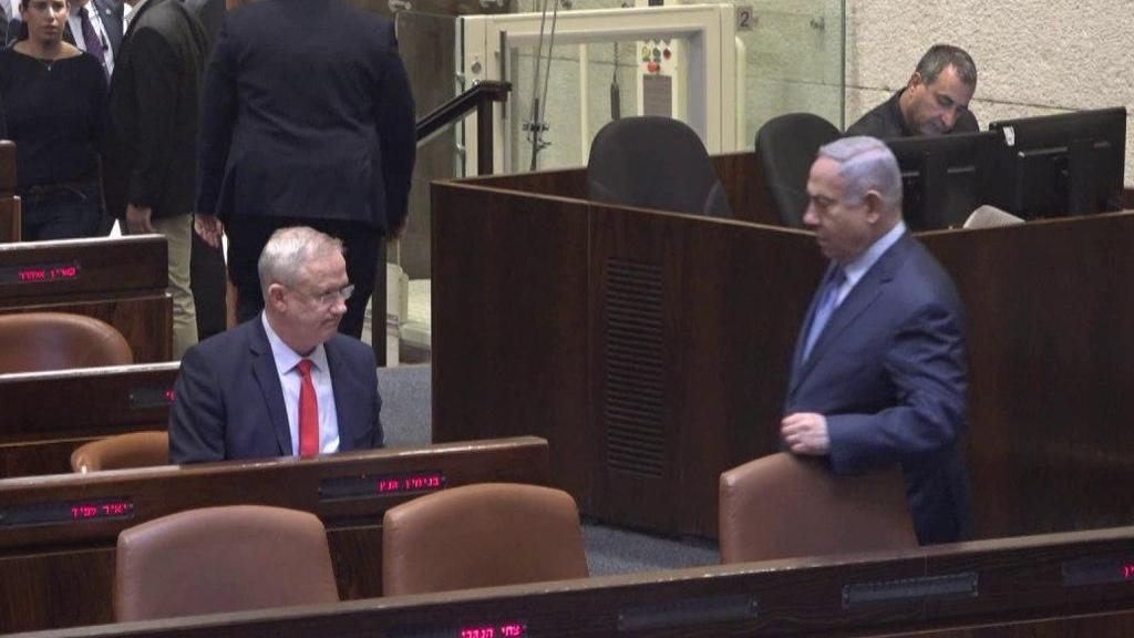 Benjamin Netanyahu and Benny Gantz in the Knesset (Photo: Knesset TV) בנימין נתניהו בני גנץ הצבעה בכנסת