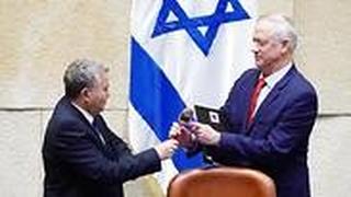 עמיר פרץ עם יו"ר הכנסת הנכנס בני גנץ 