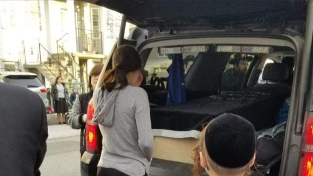 בתו של נהג האוטובוס נפרדת מאביה