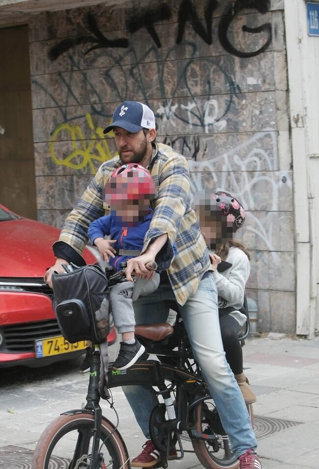 לא זזים בלעדיו (צילום: מוטי לבטון) לא זזים בלעדיו