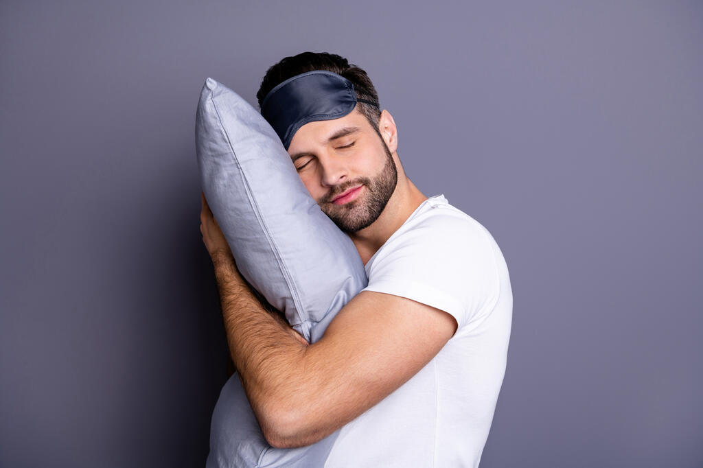 התייחסו להקפדה על שינה איכותית ורציפה כאל חלק בלתי נפרד מתוכנית האימונים שלכם (צילום: Shutterstock) מנטה