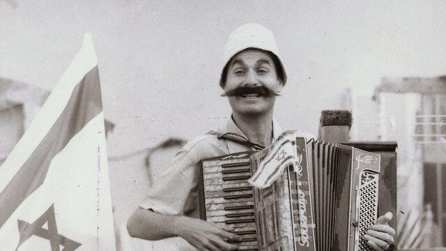 יאצק. פרודיה של חלוץ יאצק. פרודיה של חלוץ