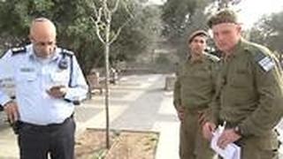 חיילי צה"ל עוזרים למשטרה באכיפת הנחיות משרד הבריאות בצל התפשטות הקורונה