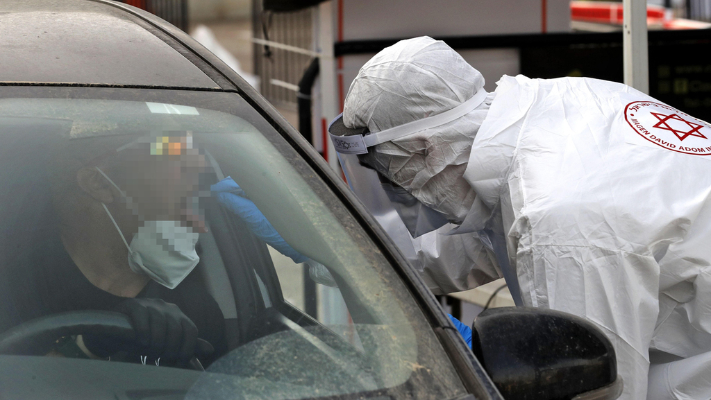 בדיקות קורונה בטמרה (צילום: AFP) בדיקות קורונה בטמרה