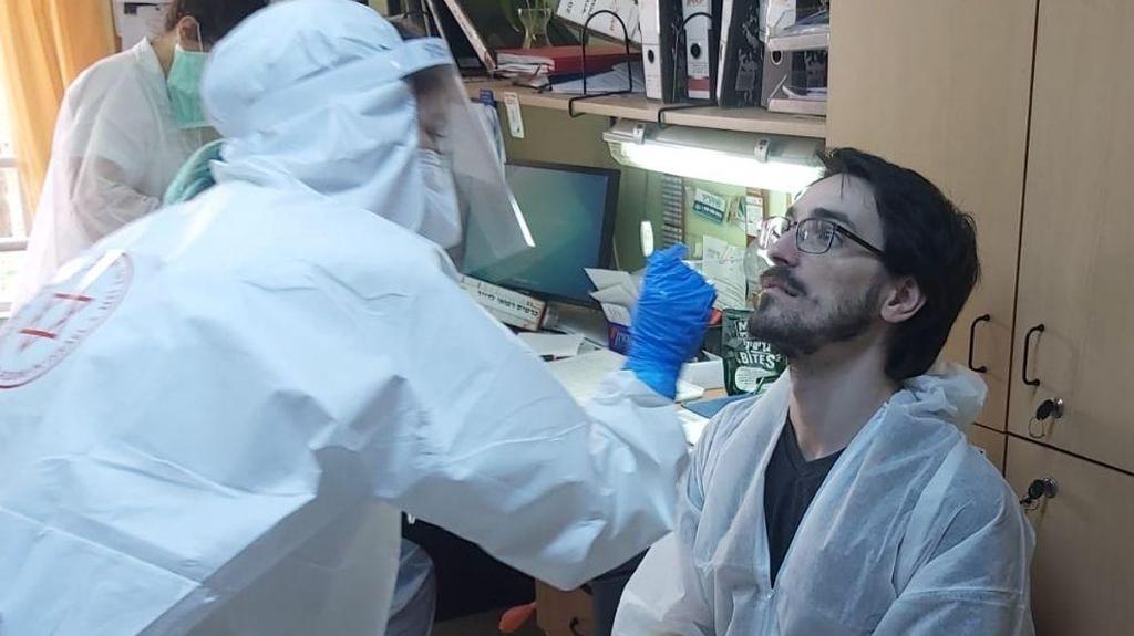 Testing healthcare workers for coronavirus in Israel בדיקות לצוות משען