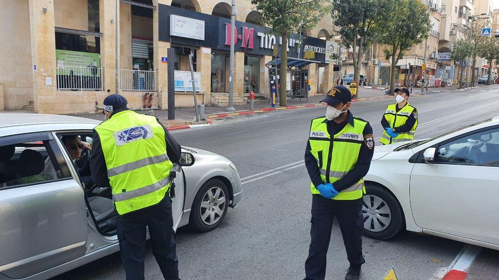 משטרה ומחסומים בכניסה לבני ברק