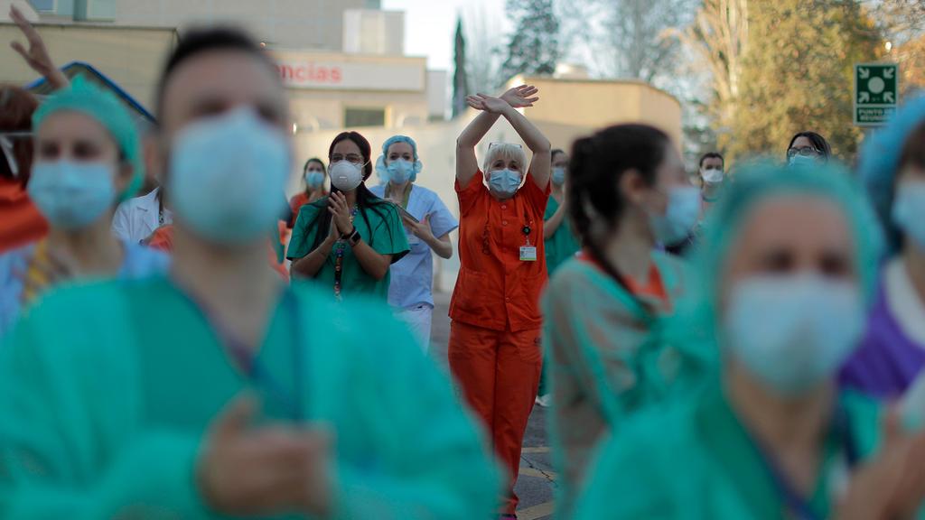 Doctors in Spain (Photo: AP) Doctors in Spain