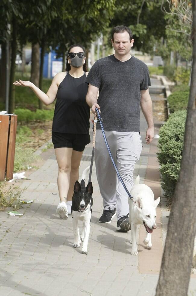 תמיד בשליטה. אופירה אסייג וגילי מנקין