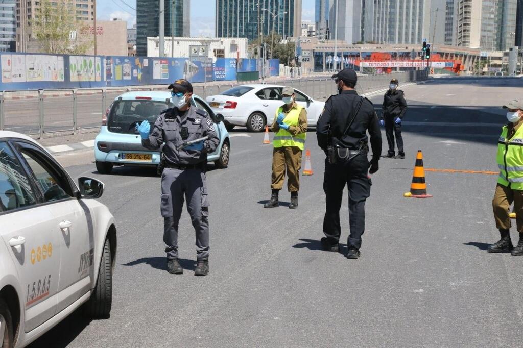 Police in Ramat Gan enforcing the lockdown against coronavirus (Photo: Moti Kimchi) המשטרה נערכת לקראת ערב החג בצל הקורונה ברמת גן