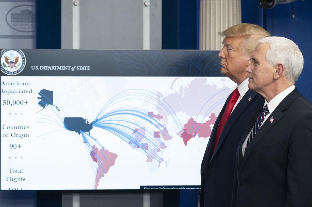 President Donald Trump and Vice President Mike Pence during a Washington press conference on coronavirus (Photo: ABACA) מייק פנס ודונלד טראמפ בתדרוך על נגיף הקורונה