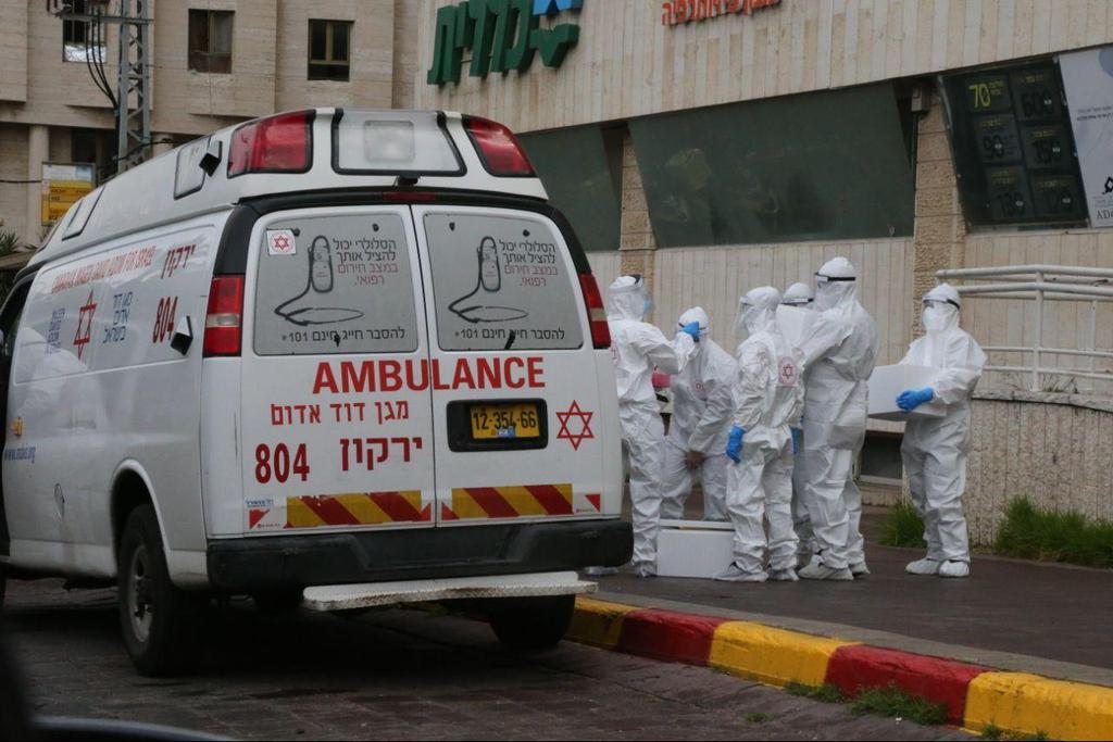 Medical teams in protective gear in Bnei Brak (Photo: Moti Kimchi) צוותי מד"א בבני ברק