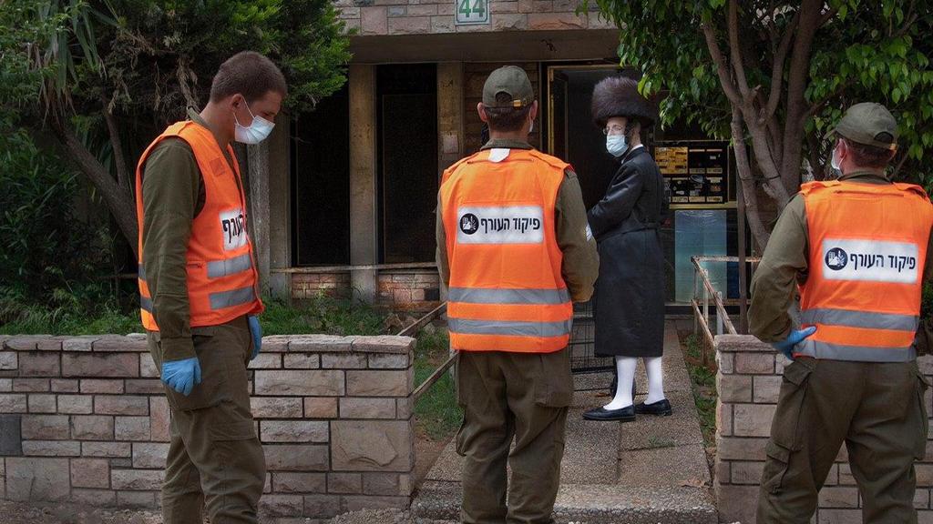 IDF troops enforcing isolation in Bnei Brak (Photo: Nadav Abas) חיילי צה"ל בבני ברק