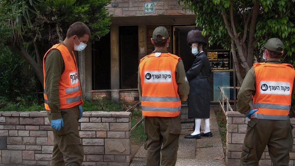 IDF soldiers enforce emergency regulations in Bnei Brak (Photo: Nadav Abas) חיילי צה"ל בבני ברק