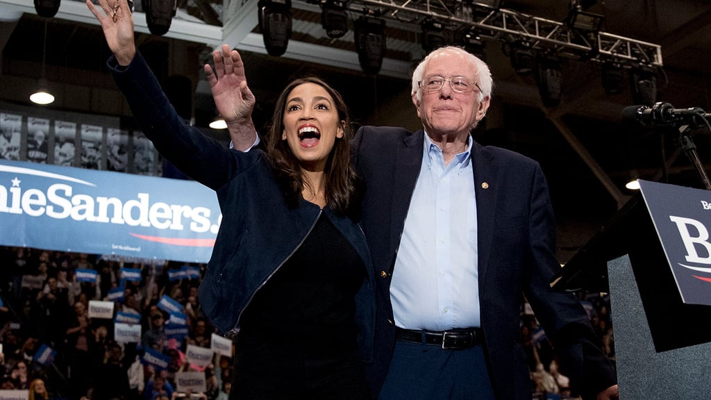 Sen. Bernie Sanders and Rep. Alexandria Ocasio-Cortez (Photo: AP) ברני סנדרס עם אלכסנדריה אוקסיו קורטז