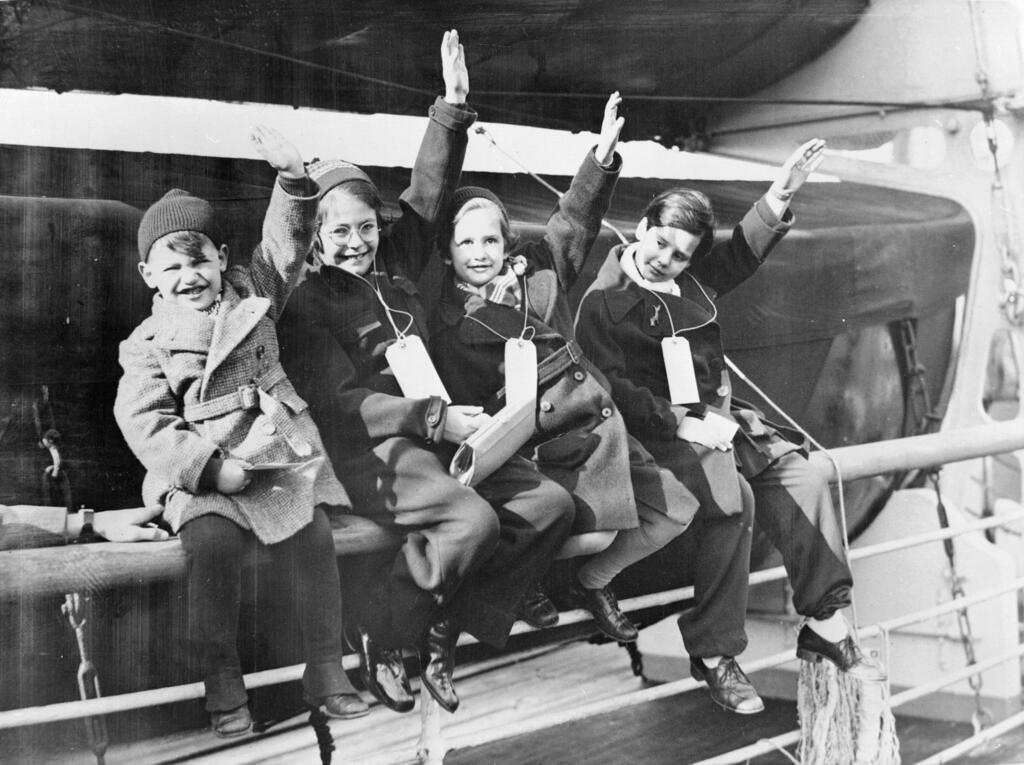 Unaccompanied children waiting for the Kindertransport (Photo: Getty Images) אדריכלות