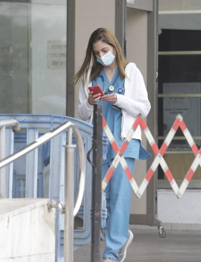 מתי הוא הספיק כבר לסמס? הגר משה מ"חתונה ממבט ראשון" 