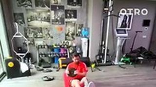 לאו מסי בחדר הכושר בביתו