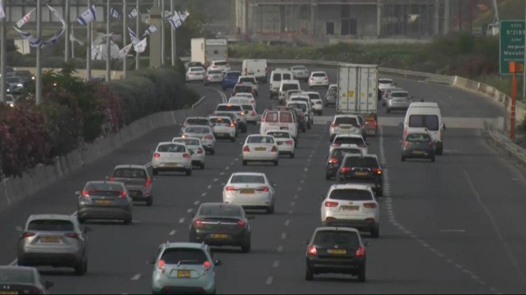 עומסים בכביש 4 למרות הקורונה