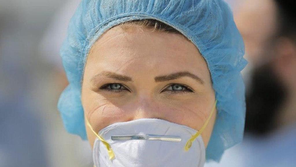 A medical team member at the Bnei Brak Hospital (Photo: Yigal Slavin) בית חולים מעייני הישועה בבני ברק