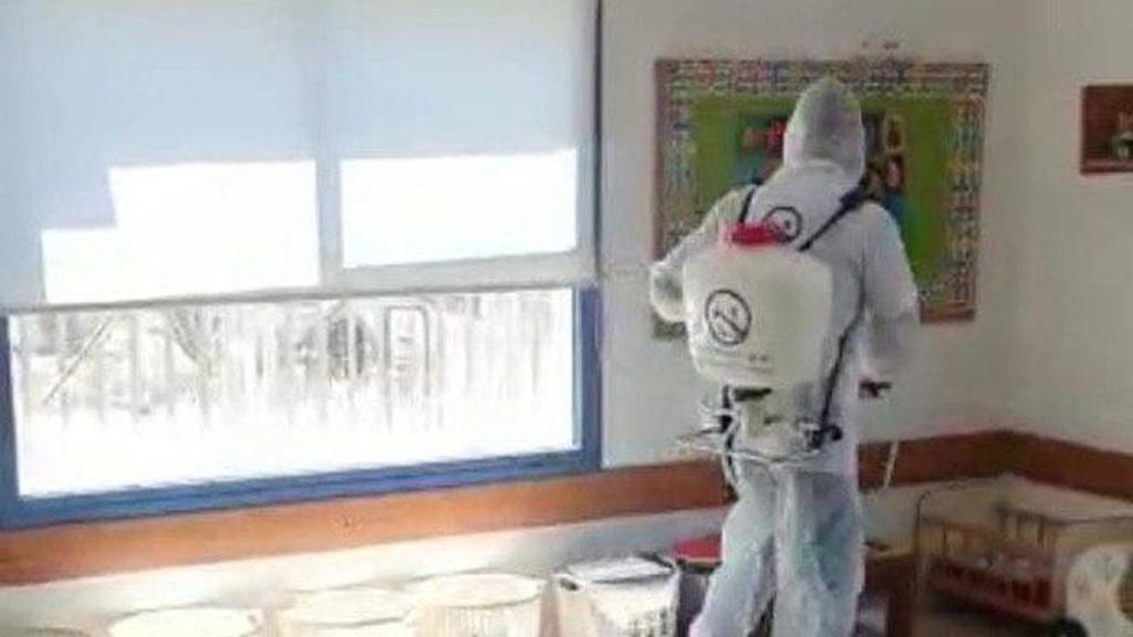 A classroom in Modi'in disinfected after being closed due to coronavirus cases (Photo: Modi'in Municipality) חיטוי בתי ספר במודיעין