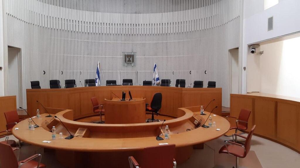 המחיצות בין 11 שופטי העליון