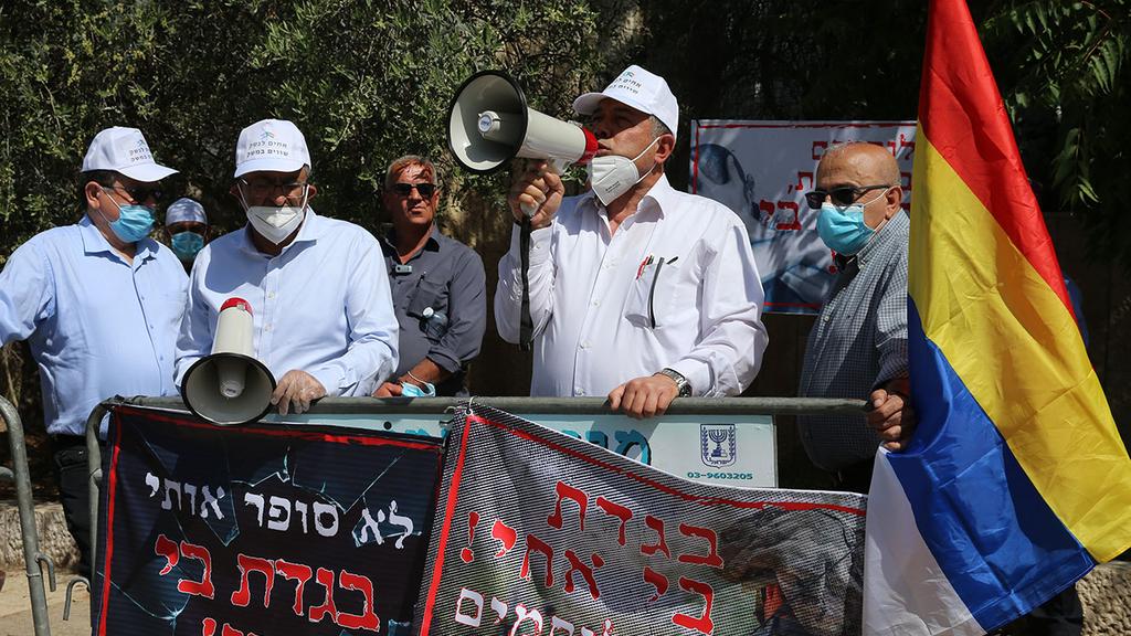 מפגינים מול משרד רה"מ בקריית הממשלה