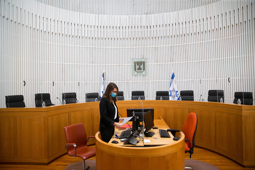  בג"ץ דן בהסכם הקואליציוני שנחתם בין הליכוד לכחול לבן