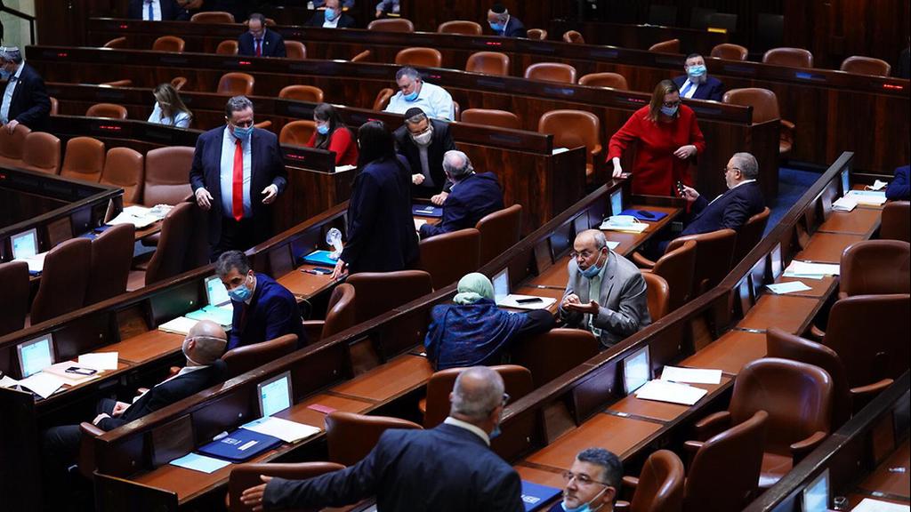 המליאה דנה באישור לקריאה שנייה ושלישית את התיקון לחוק יסוד