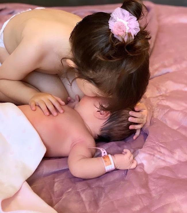 כמה התרגשנו כשרית חדד פרסמה את התמונה של הבנות נויה ושירה כמה התרגשנו כשרית חדד פרסמה את התמונה של הבנות נויה ושירה