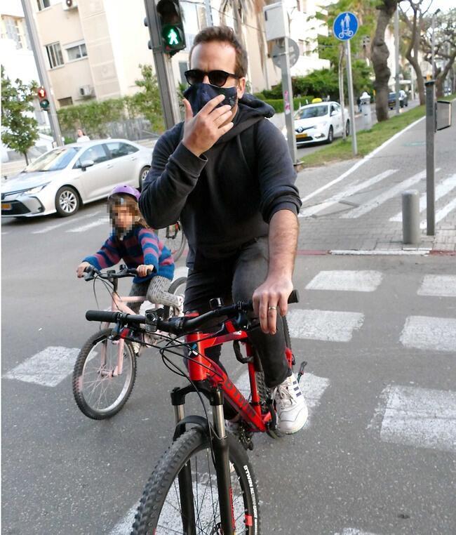 מה אתה מגזים, תוריד את היד!