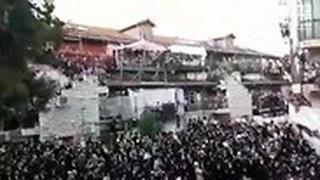 התקהלות בבתי אונגרין במאה שערים בטקס החלאקה