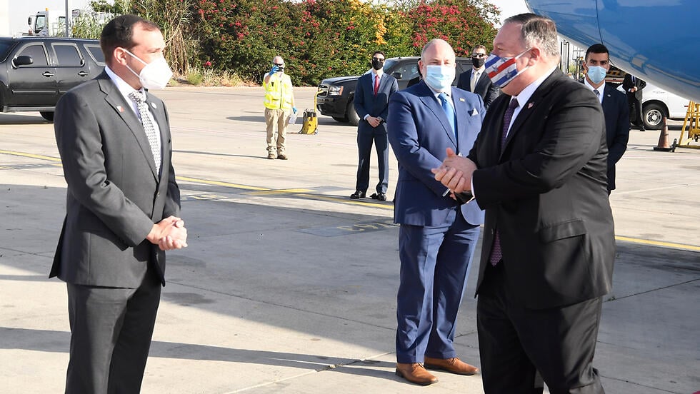 Ppompeo greeted by Israeli officials upon arrival (Photo: Mati Shtern ) מזכיר המדינה האמריקאי מייק פומפאו נוחת בישראל