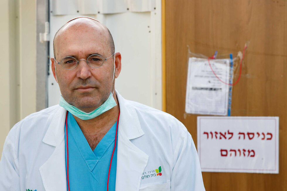 ד"ר דרור דיקר. ''האשפוז היה עבור החולים סוג של מאסר''
