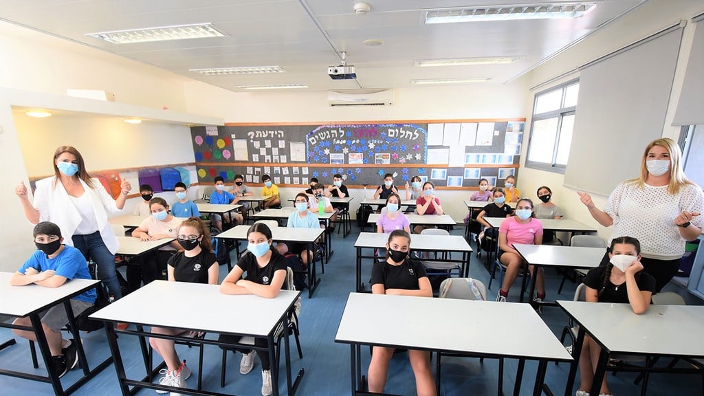 תלמידים בקריית אתא. סגר באוגוסט לקראת החזרה ללימודים? (צילום: נחום סגל) בית ספר בקריית אתא